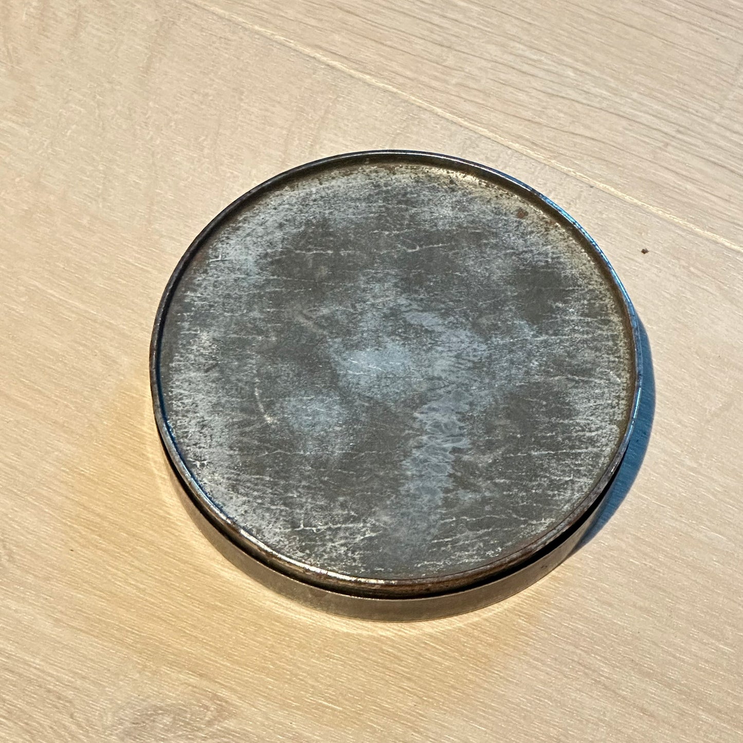J. L. TIEDEMANNS - Gammel tobaksboks i metall