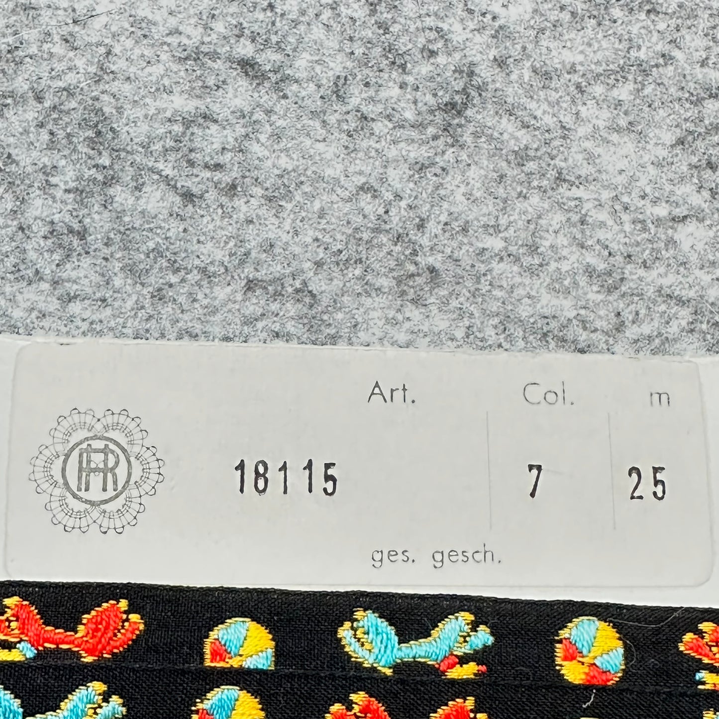 Vintage dekorasjons bånd / Pyntebånd i tekstil til barn fra 1950-tallet