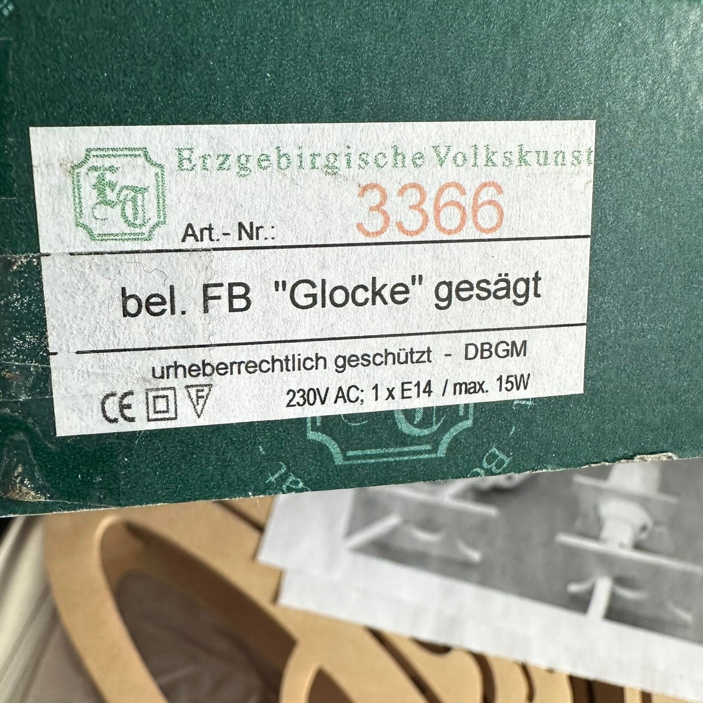 Vintage julebelysnina laget av tre - vinduslampe