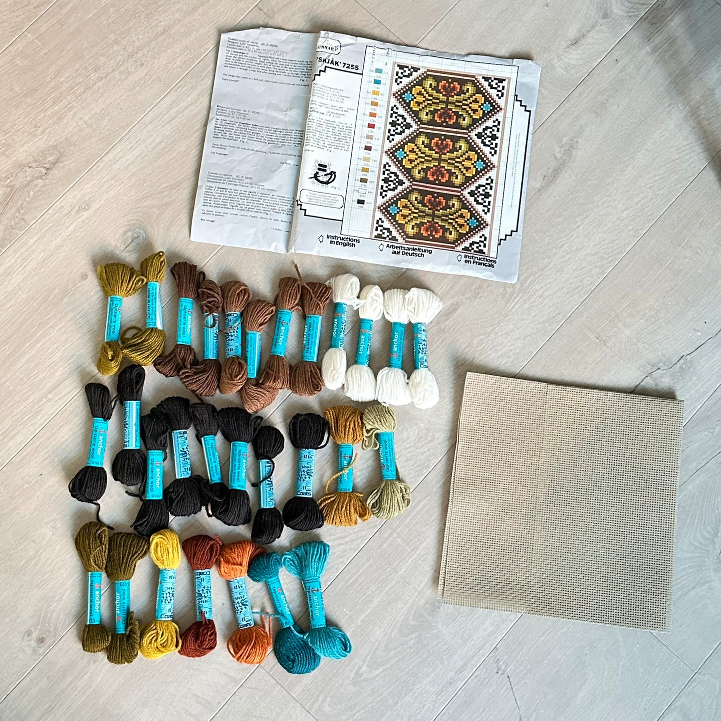 Gammel ubrukt broderi pakke til pute (komplett sett)