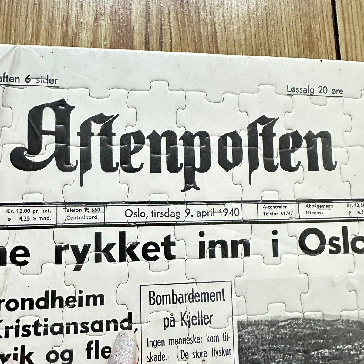 Aftenposten 9. April 1940 fremsiden som Puslespill