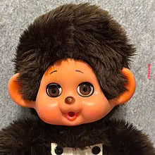 Monchhichi, 35cm, i brun pels med originale klær (1980-tall)