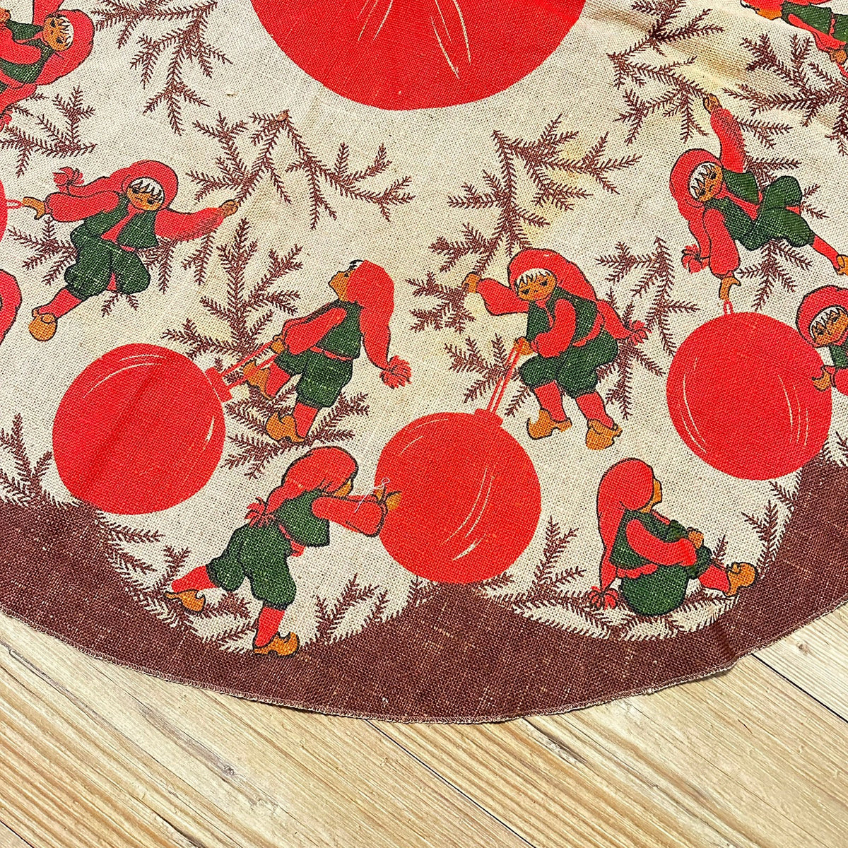 Vintage juletre teppe i strie / jute