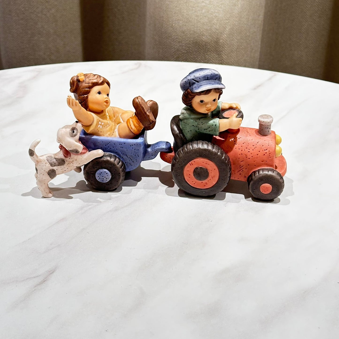 goebel porselen "Nina & Mark with tractor" - Limited Edition