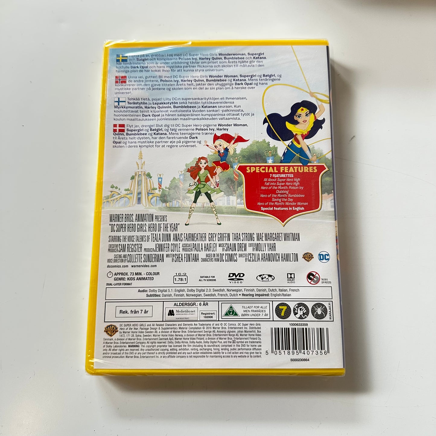DC SuperHero Girls - Hero of the year (DVD) - Ny i plast !