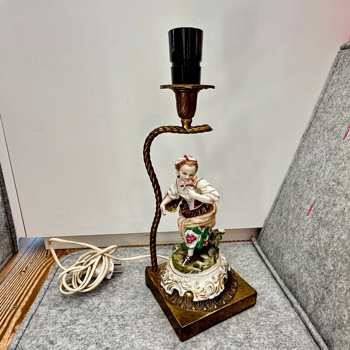 Gammel bordlampe fra ca 1950-tallet