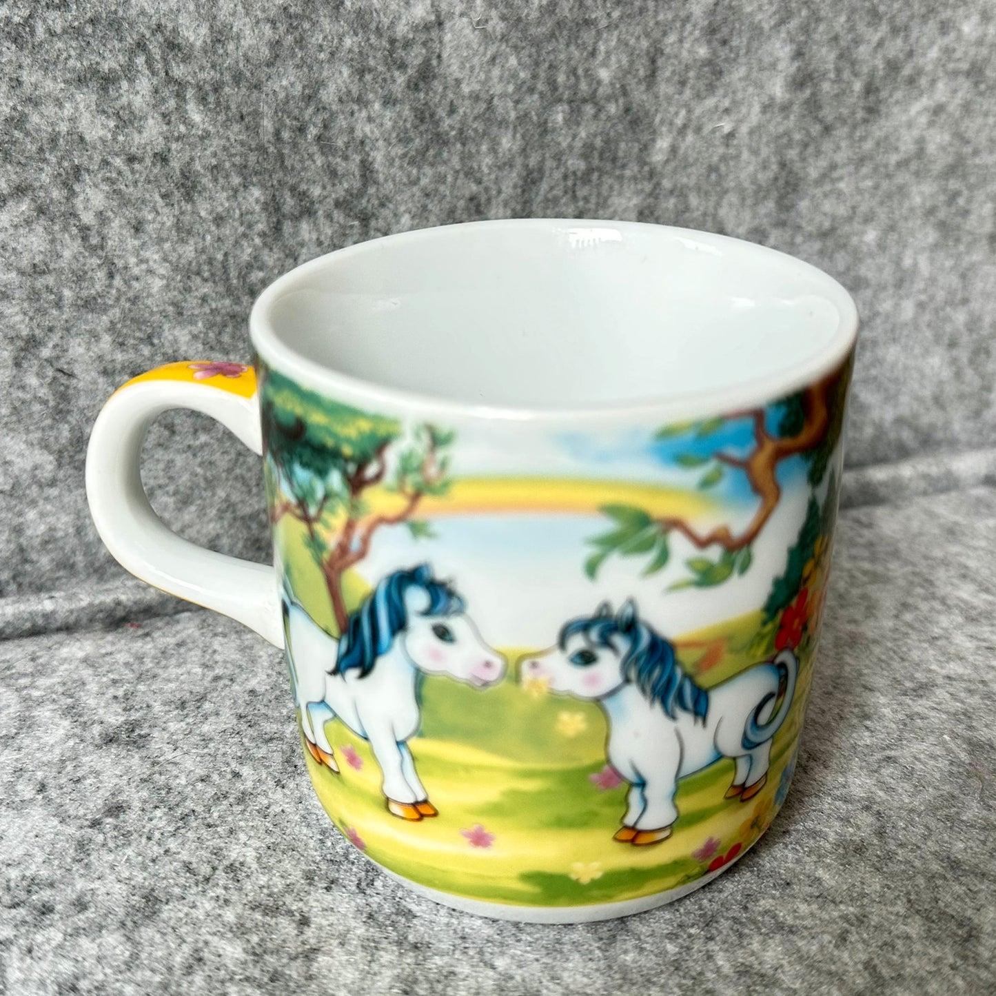 Gammelt krus med pony