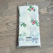 Gammel duk fra Til Bords - Vaskbar fiberduk med blomstermotiv - Ny i plast !
