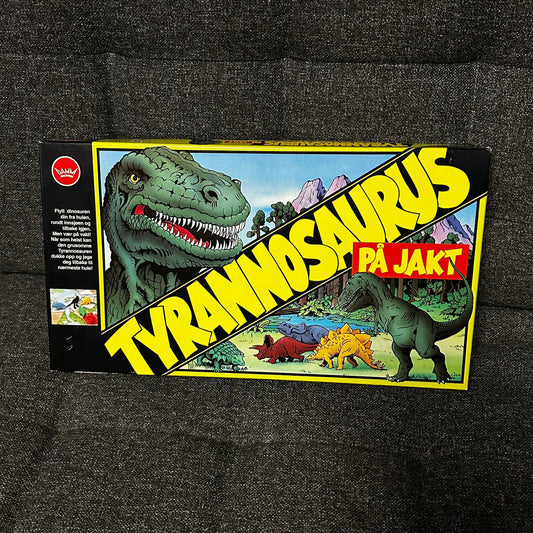 TYRANNOSAURUS PÅ JAKT (1990) - Komplett og Som ny !