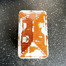 Gammel metallboks - Julepynta hus