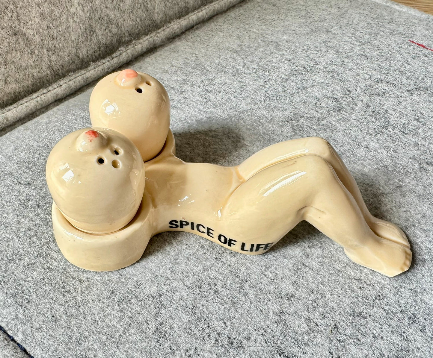 Vintage Pinup Dame Salt og Pepperbøsse i porselen