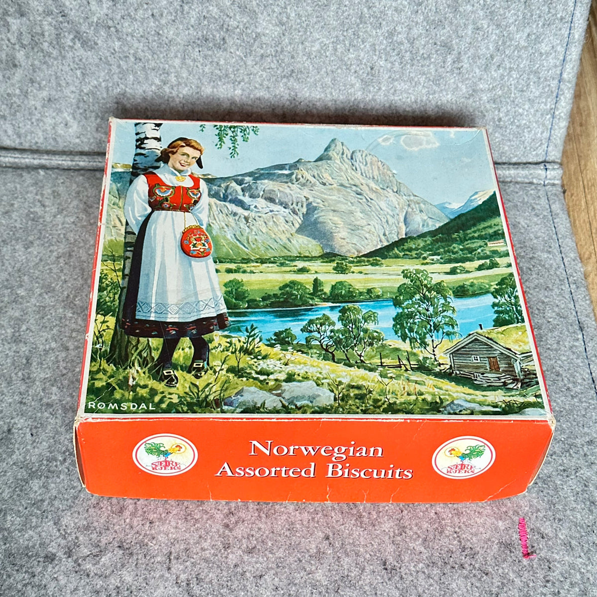 Gammel SÆTRE KJEKS eske i kartong fra 1946