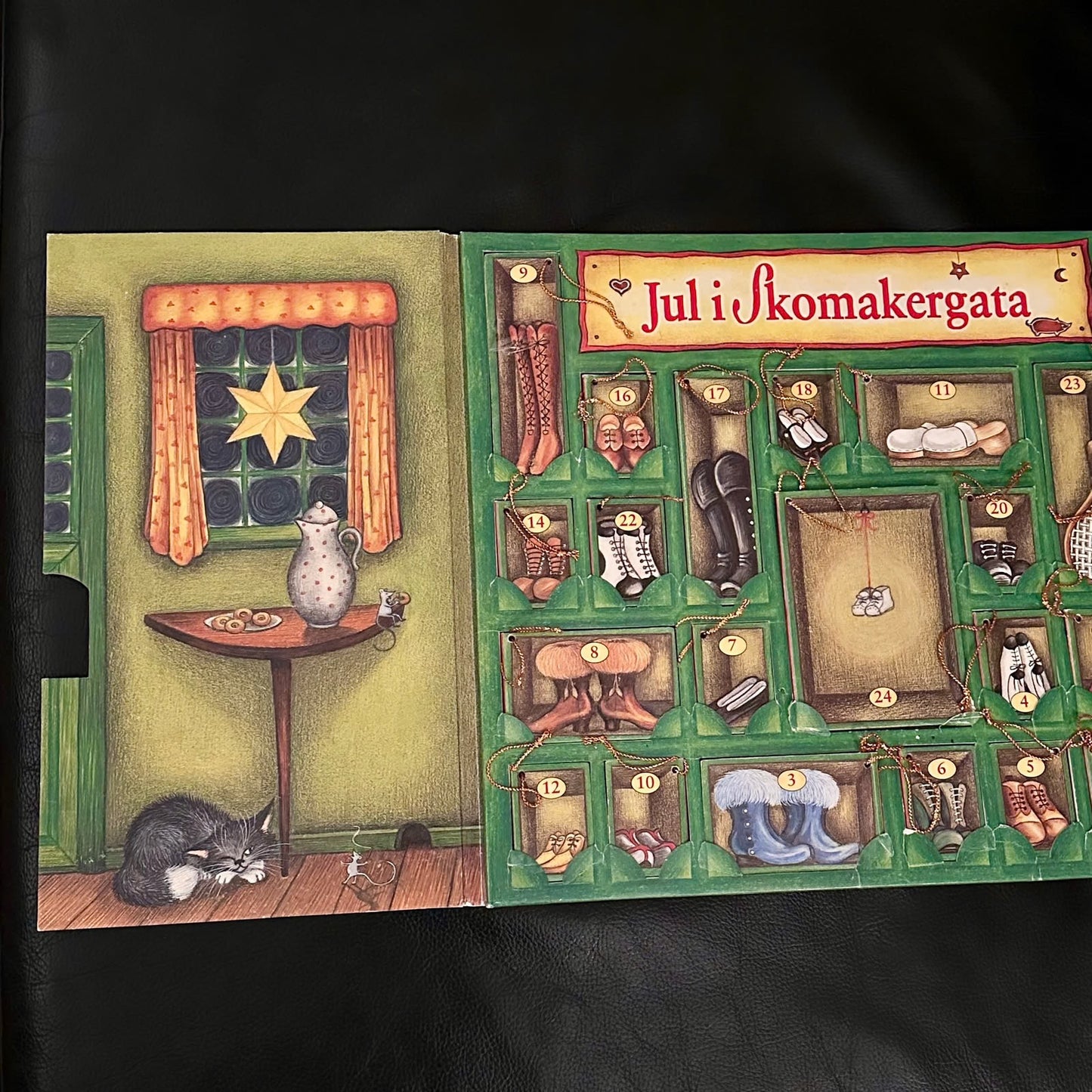 Jul i Skomakergata Adventskalender med 24 små bøker.