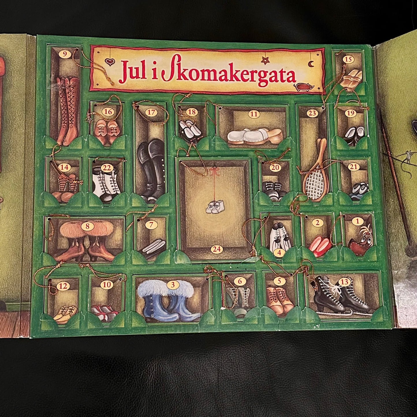 Jul i Skomakergata Adventskalender med 24 små bøker.