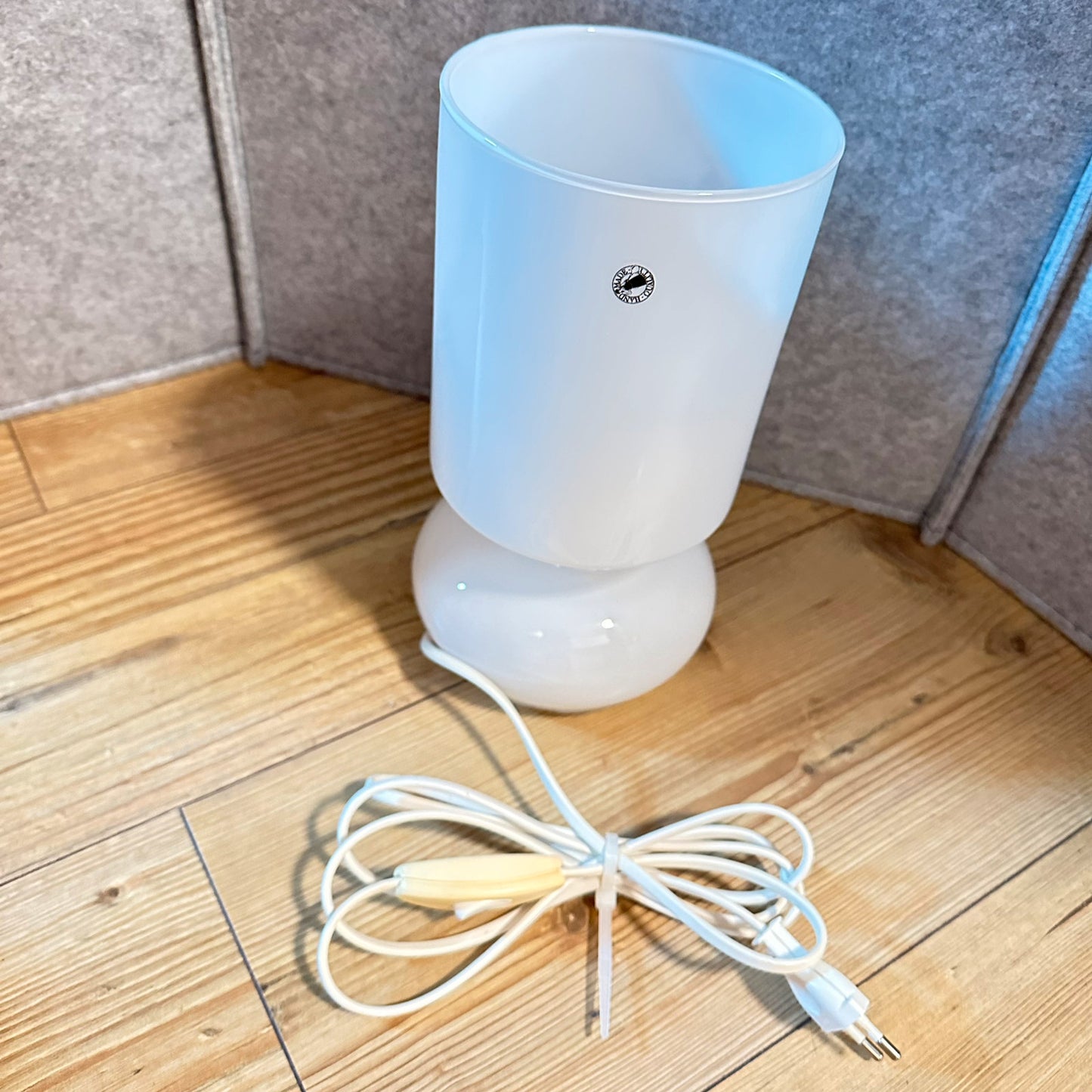 LYKTA - Matt hvit Bordlampe i glass fra 1980-tallet (IKEA)