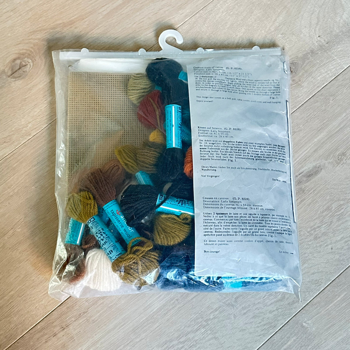 Gammel ubrukt broderi pakke til pute (komplett sett)
