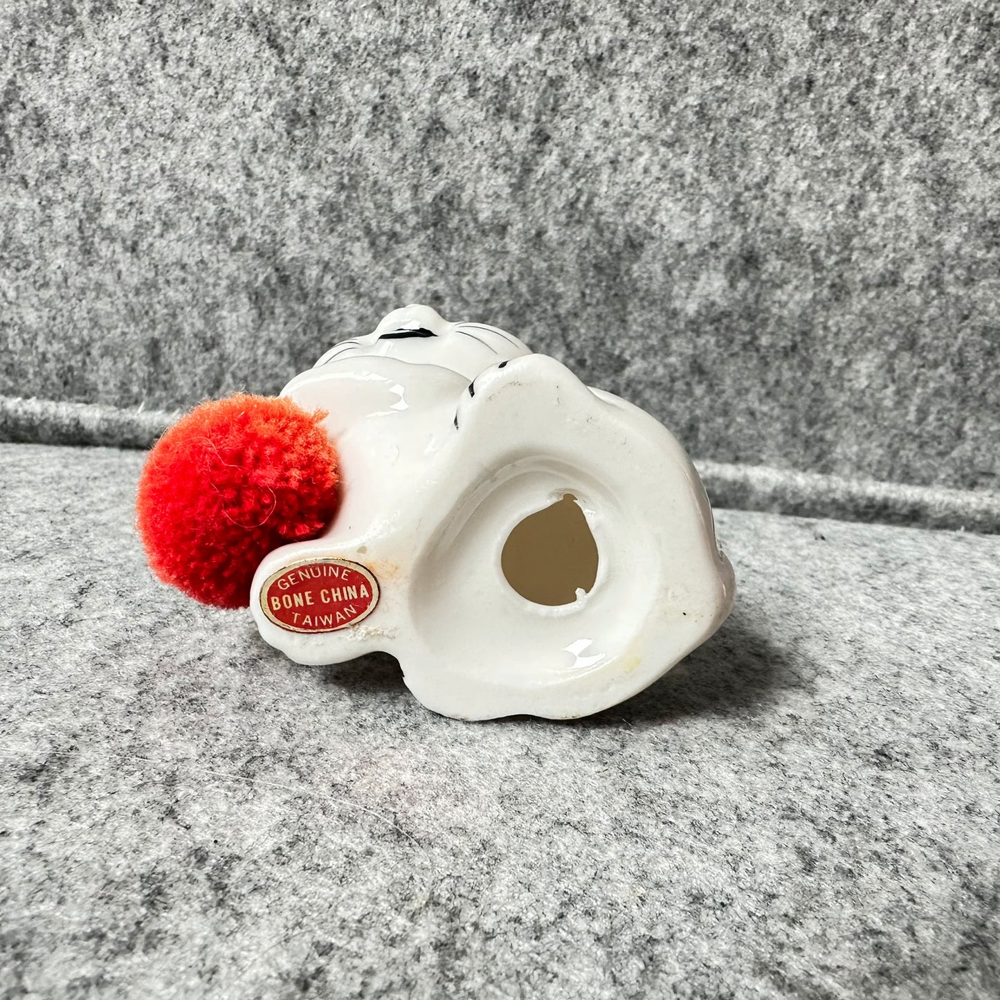 Vintage 2  skjønne katter i porselen med ball av garn