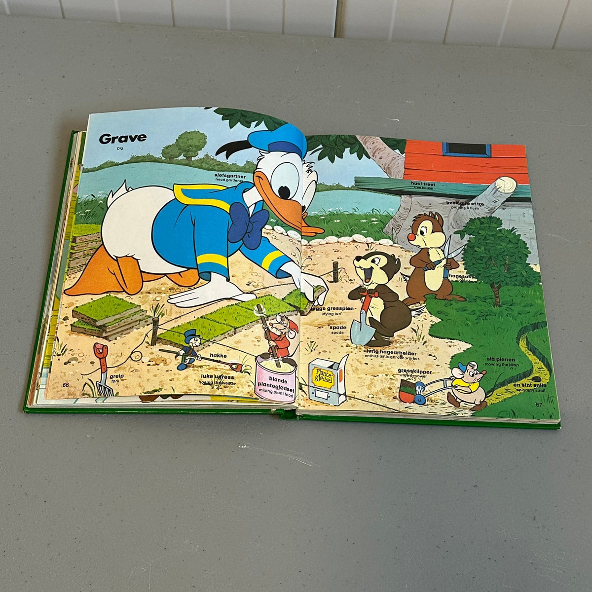 LEK MED ORD: Verber - Walt Disney bok fra 1976