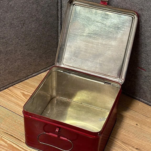 PRINCE sigaretter, gammel metallboks fra 1960-1970 tallet (made in Sweden)