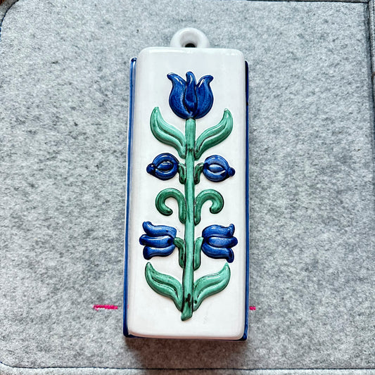 Vintage Kakeform i keramikk. "Tulipani azzurri" fra Thun ceramics, Italien