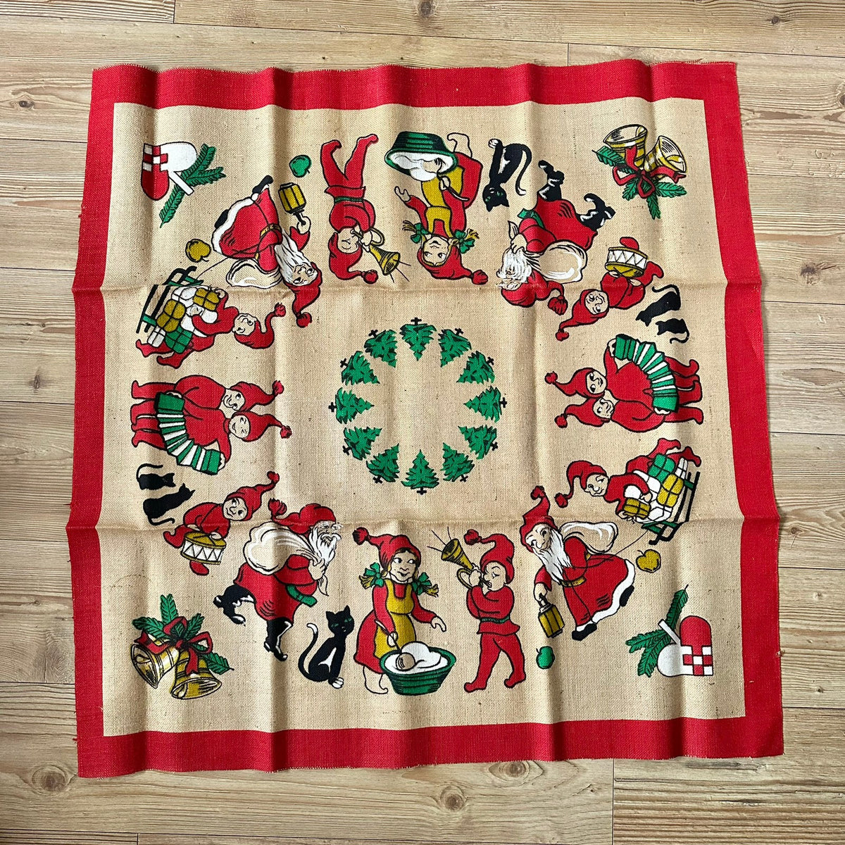 Vintage juletrematte / Juleduk i strie (flott stand)