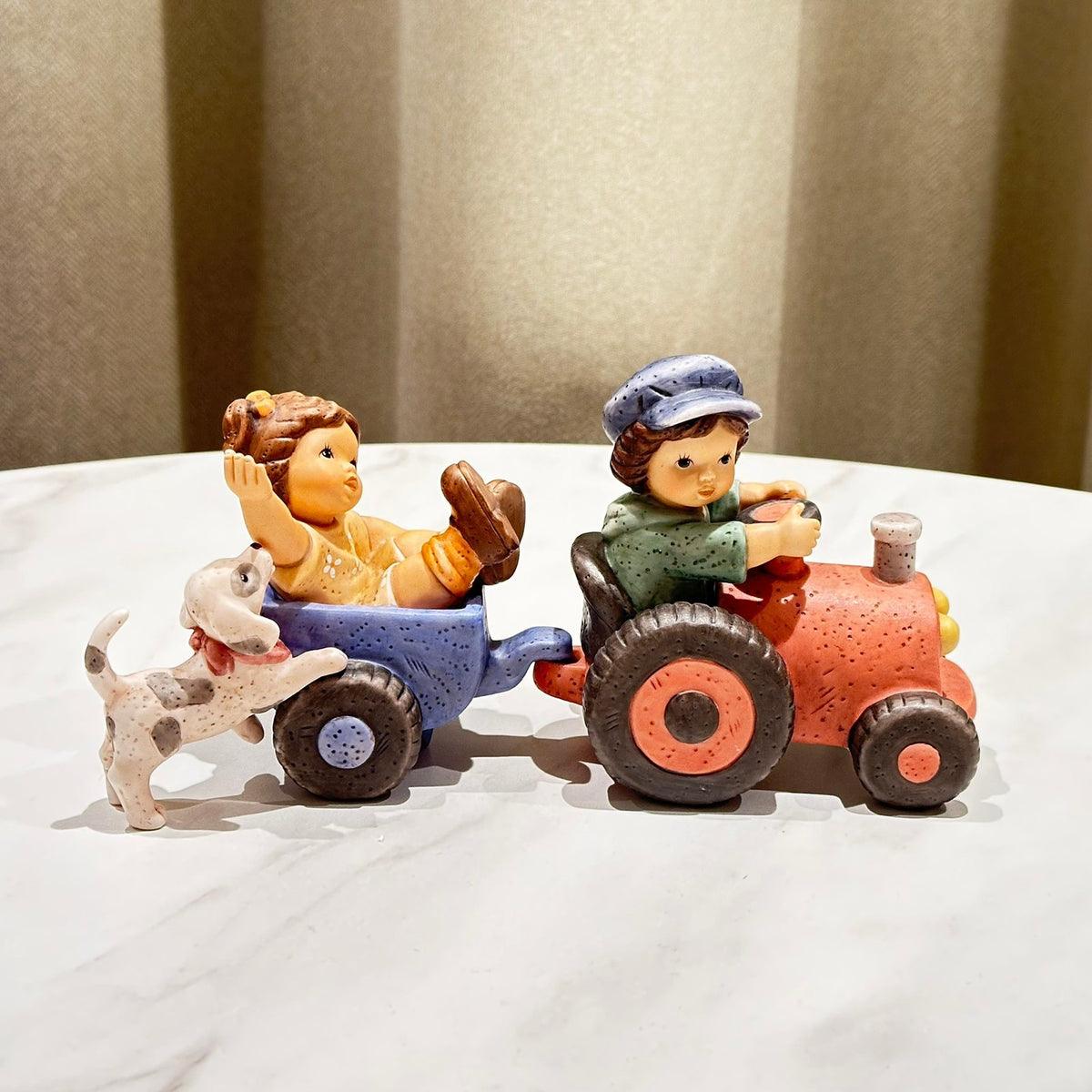 goebel porselen "Nina & Mark with tractor" - Limited Edition