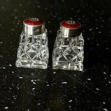 2 Salt- og Pepperbøsser i 925 sølv og emalje i rødt