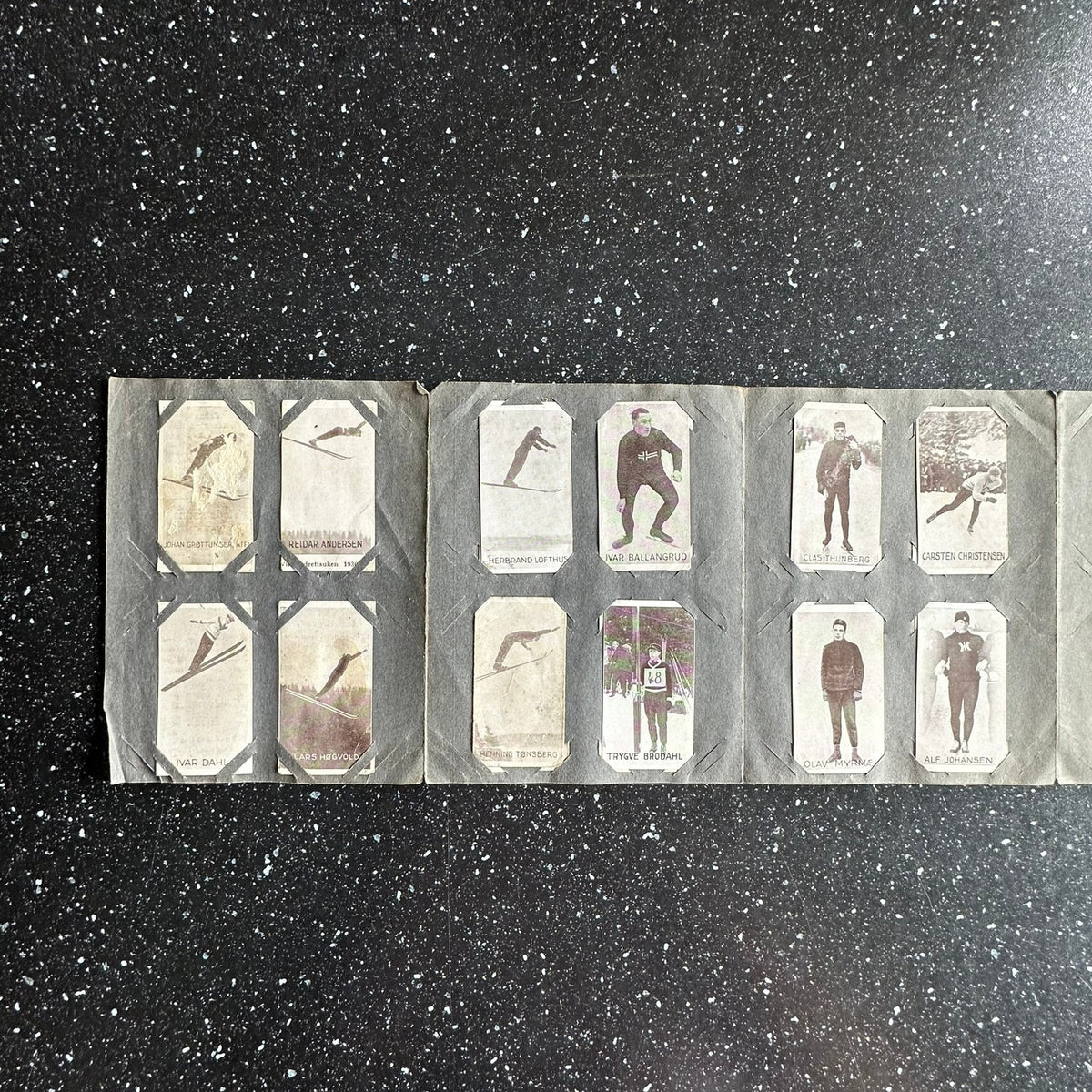 Gammelt samlealbum fra J. L. Tiedemanns - komplett med 48 samlekort