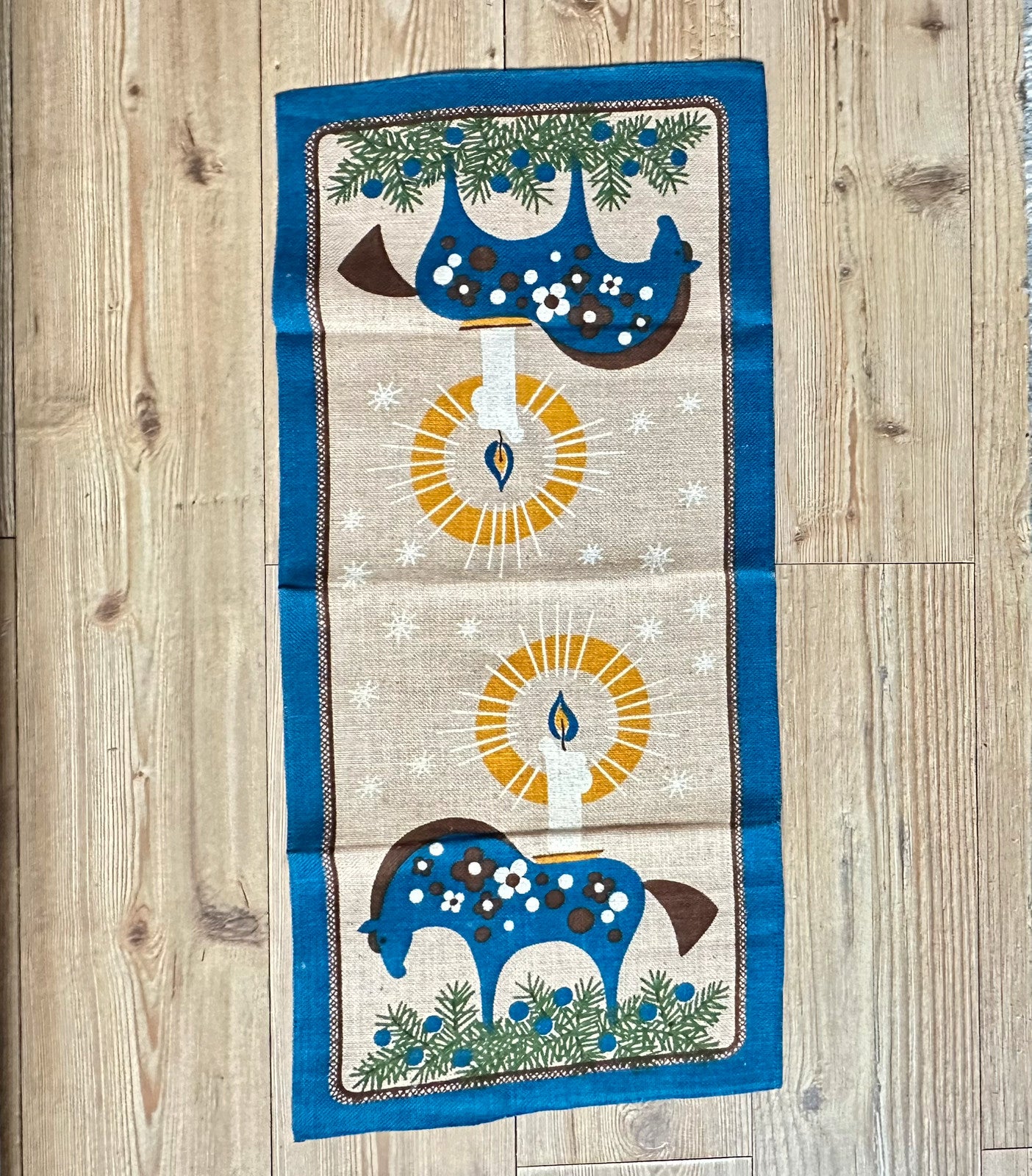 Vintage duk i strie med hester (utmerket stand)