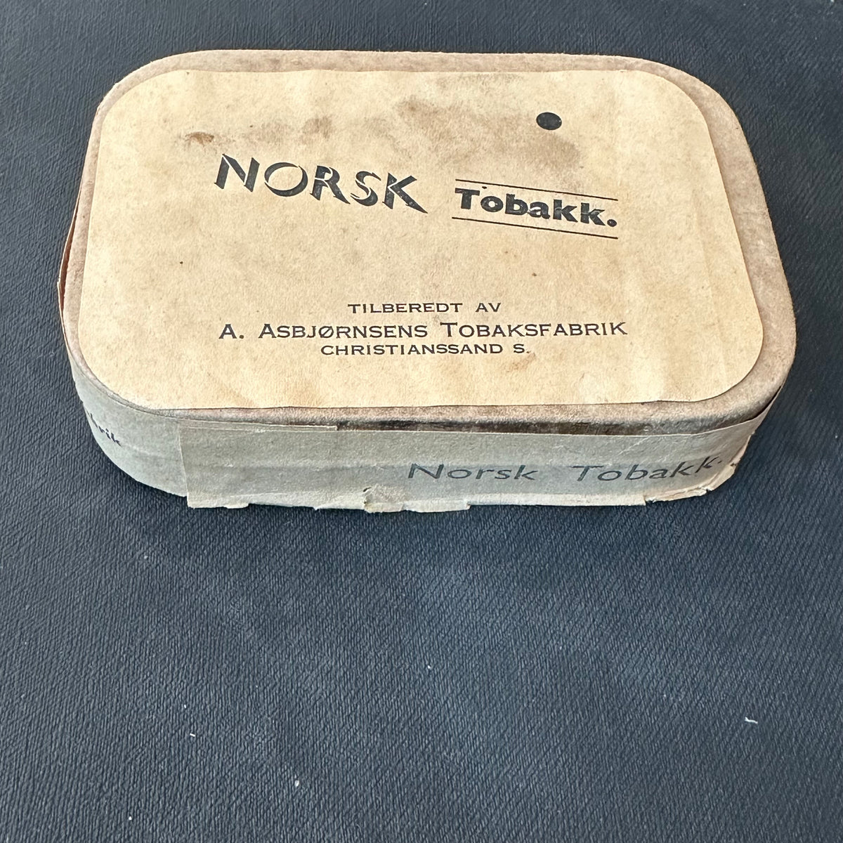 Gammel boks med vi NORSK TOBAKK