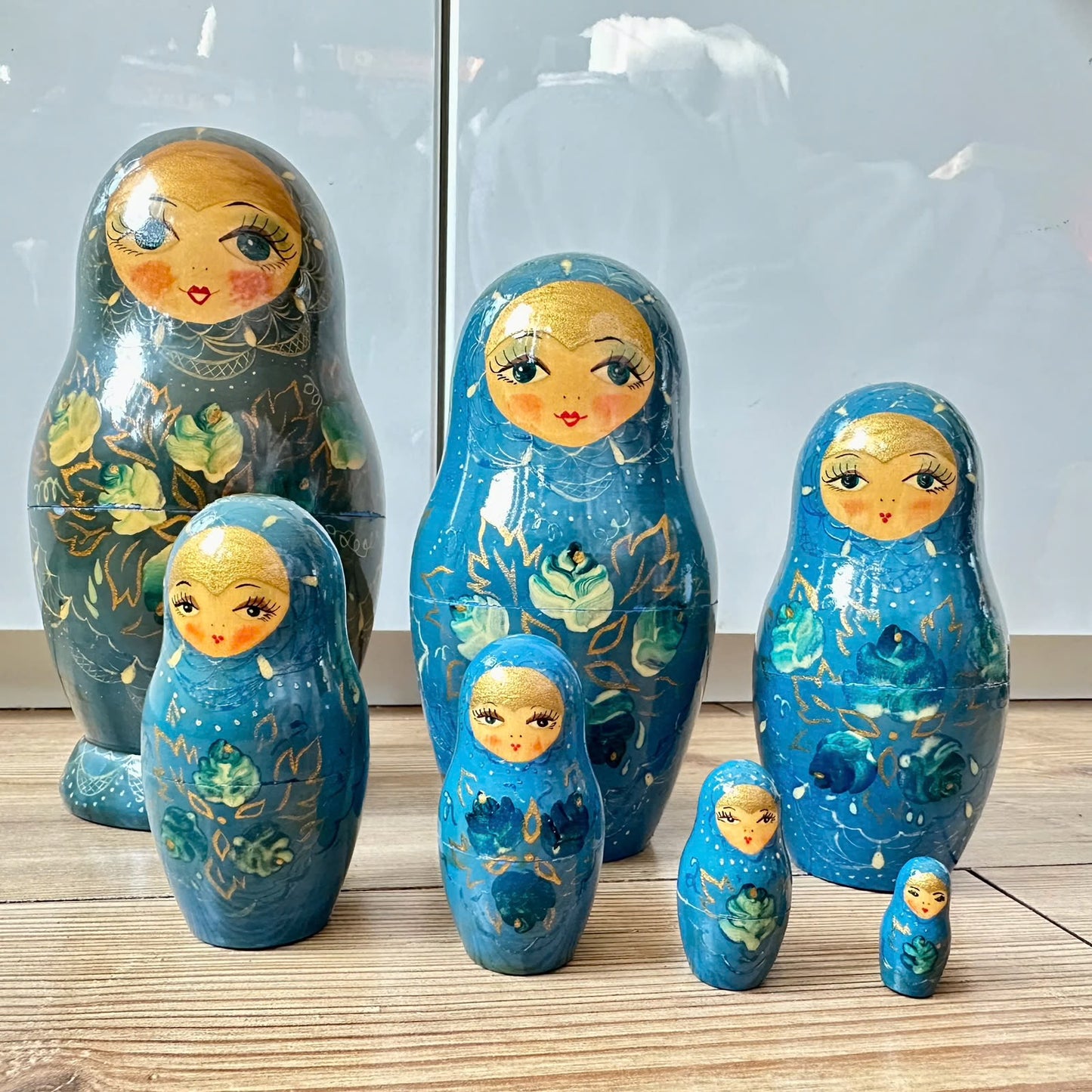 Flott Matrjoschka dukke. 7 dukker laget i tre. Vintage