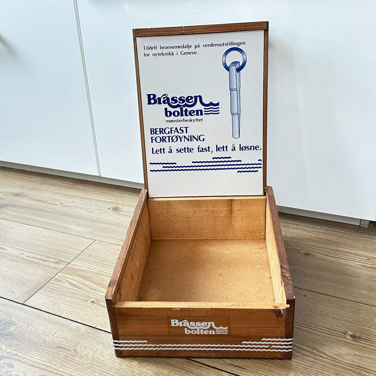Vintage display boks i tre for Bråssen Bolten - Bergfast fortøyning