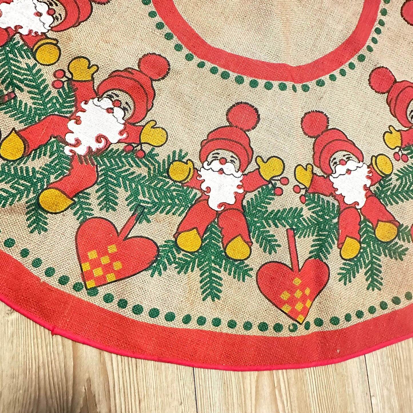 Vintage juletreteppe med masse flott retro julemotiv