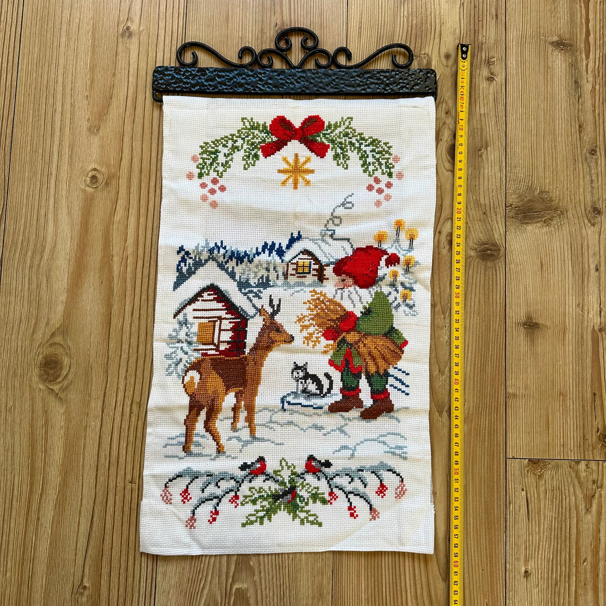 Brodert bilde med Nissen og rådyr, nydelig bilde