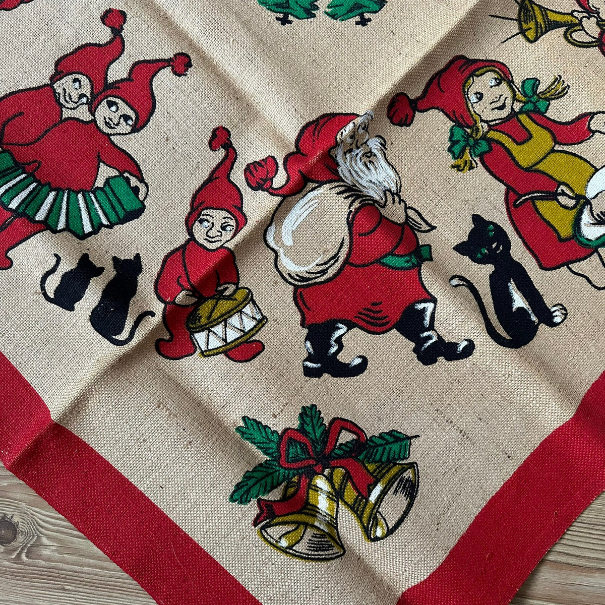 Vintage juletrematte / Juleduk i strie (flott stand)