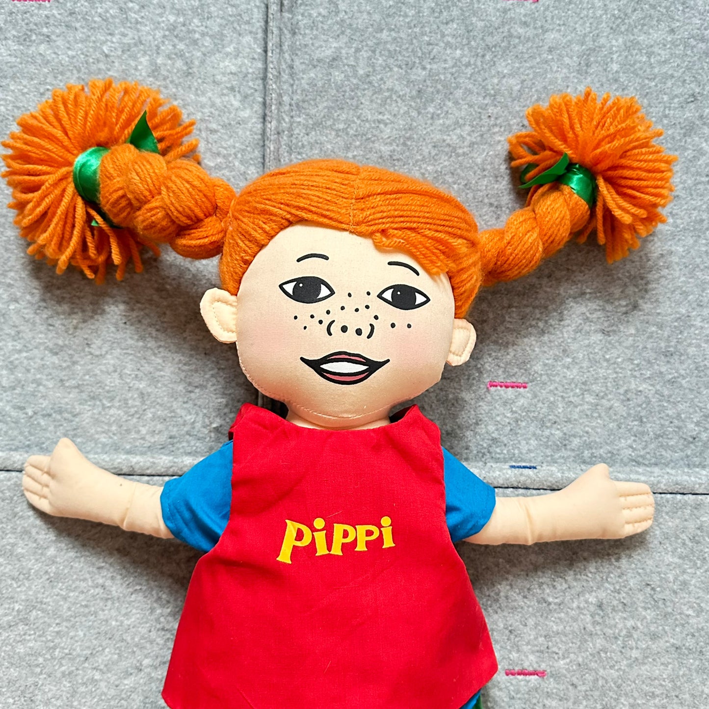 Pippi Langstrømpe dukke, myk og med flotte detaljer (45cm)