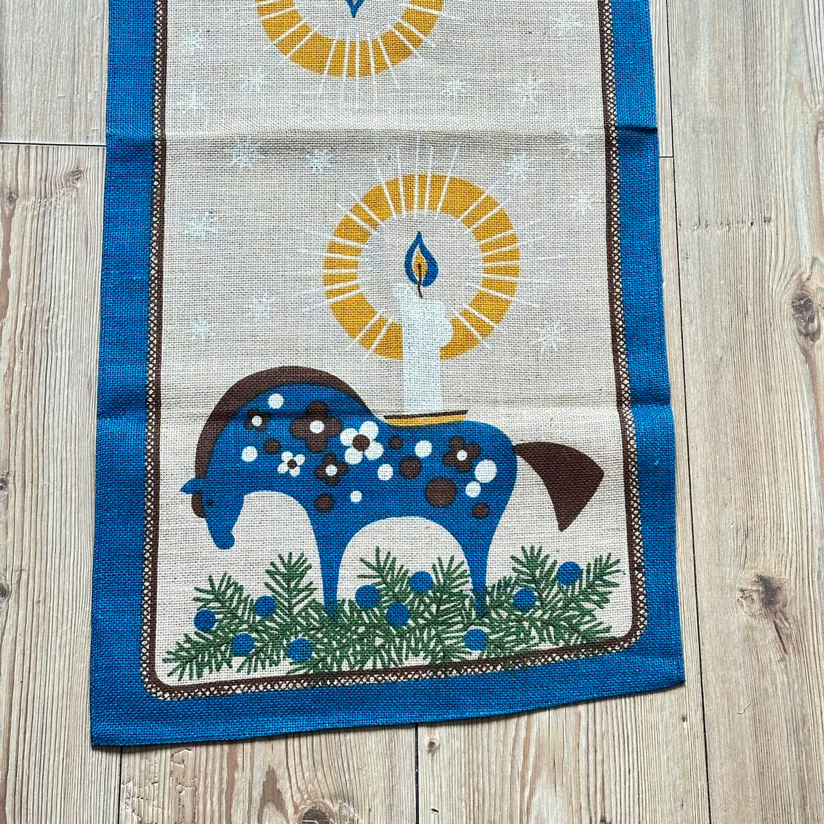 Vintage duk i strie med hester (utmerket stand)