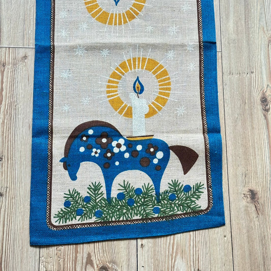Vintage duk i strie med hester (utmerket stand)