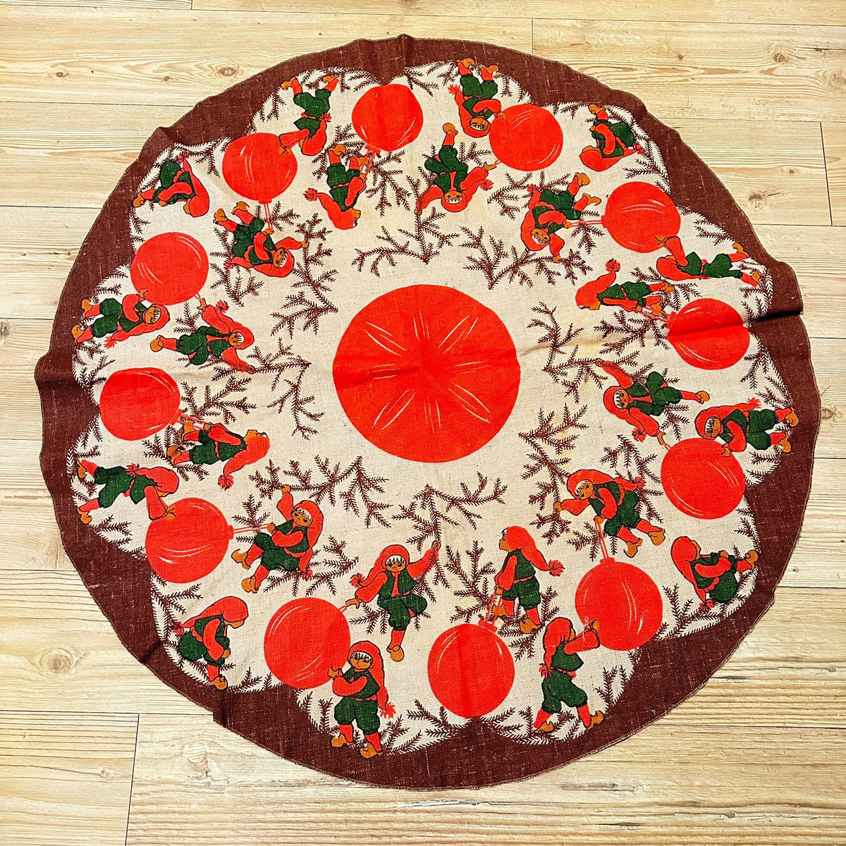 Vintage juletre teppe i strie / jute