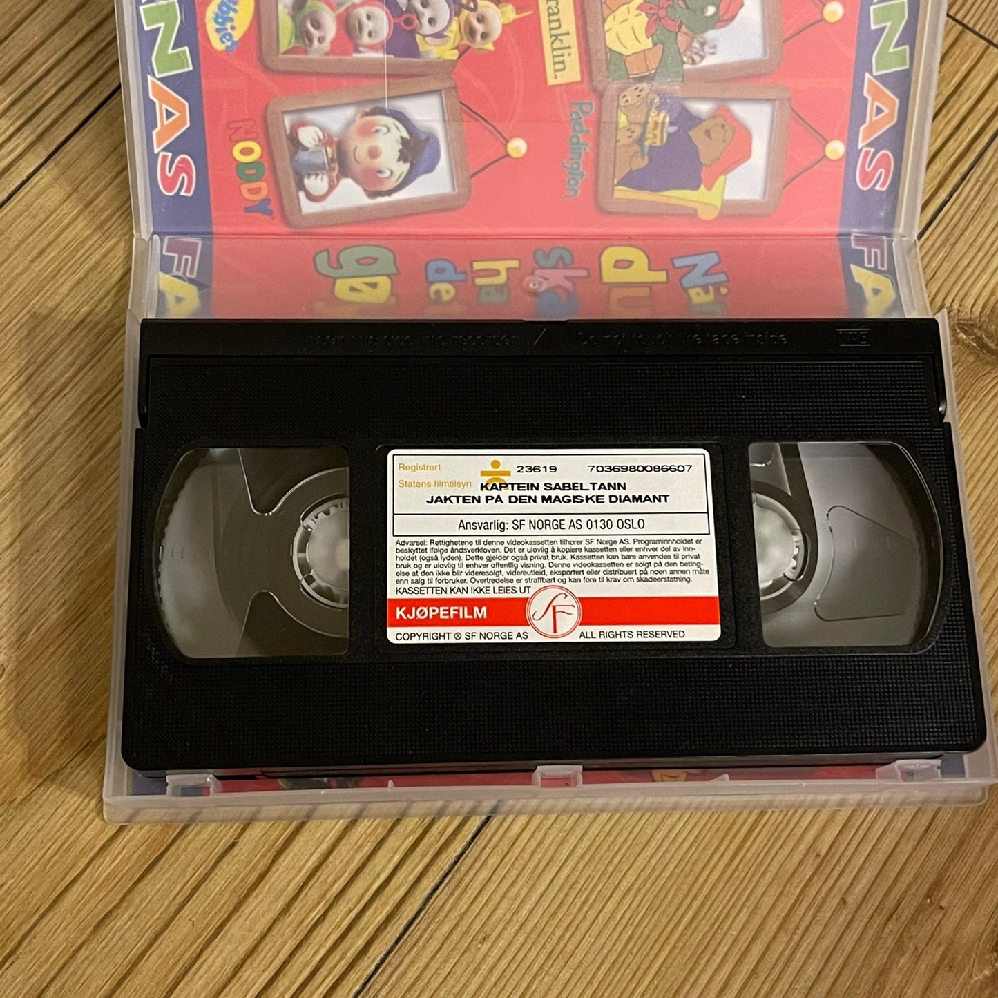 Kaptein Sabeltann - Jakten på den magiske diamant
(VHS)