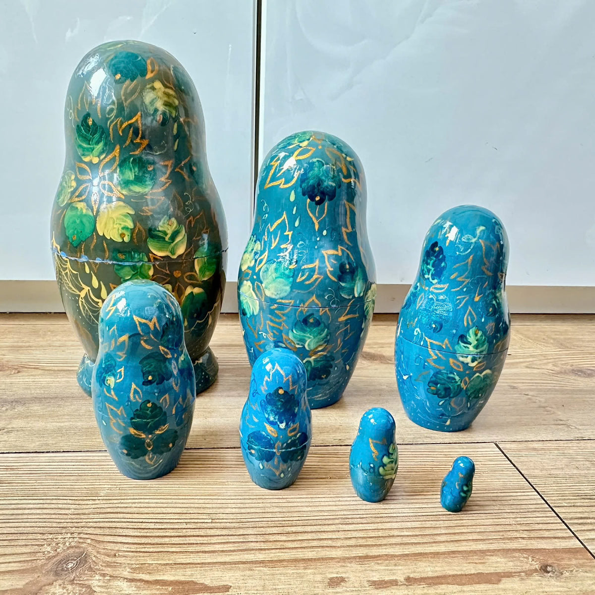 Flott Matrjoschka dukke. 7 dukker laget i tre. Vintage