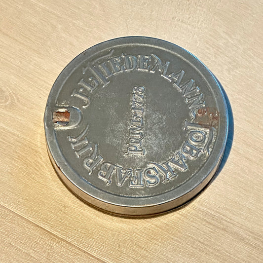 J. L. TIEDEMANNS - Gammel tobaksboks i metall