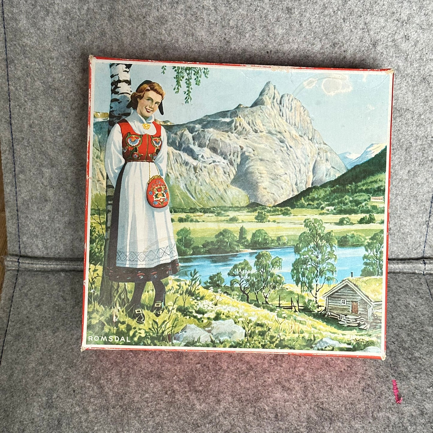 Gammel SÆTRE KJEKS eske i kartong fra 1946