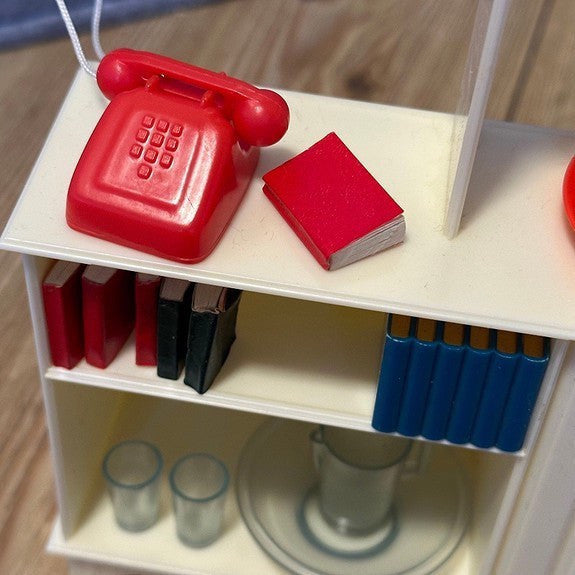 Vintage Sindy fra 1984 - Bokhylle med masse tilbehør i original esken