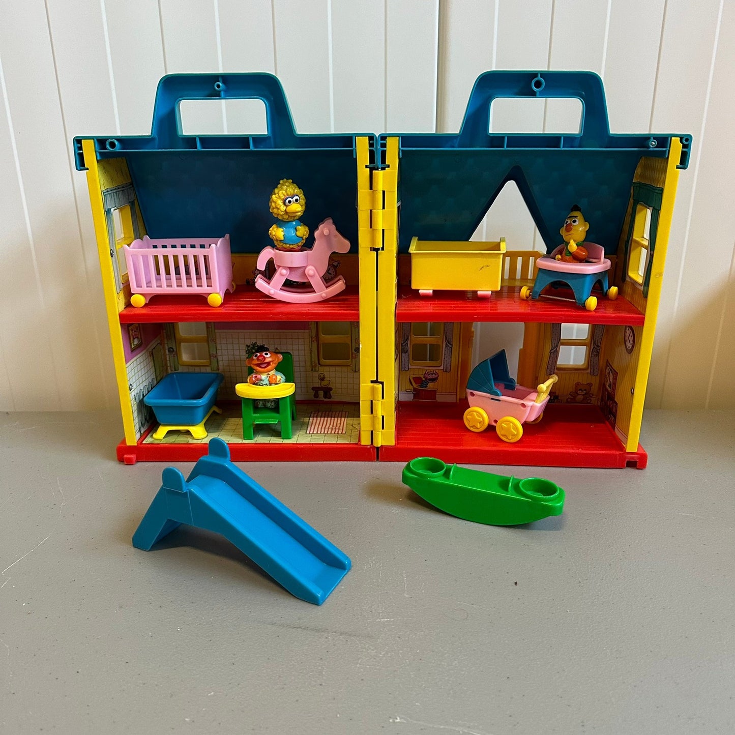 Sesam Stasjon hus med figurer og tilbehør