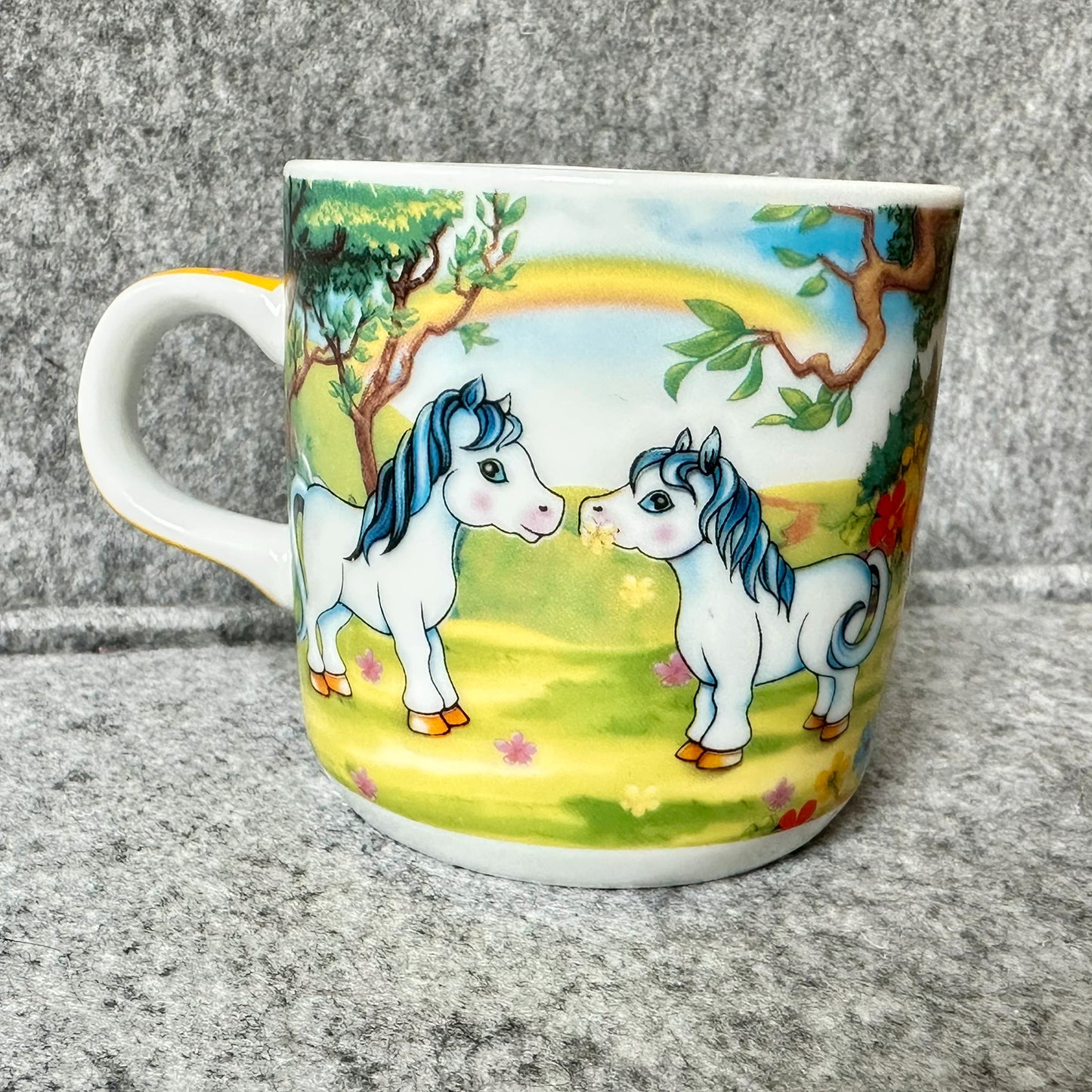 Gammelt krus med pony