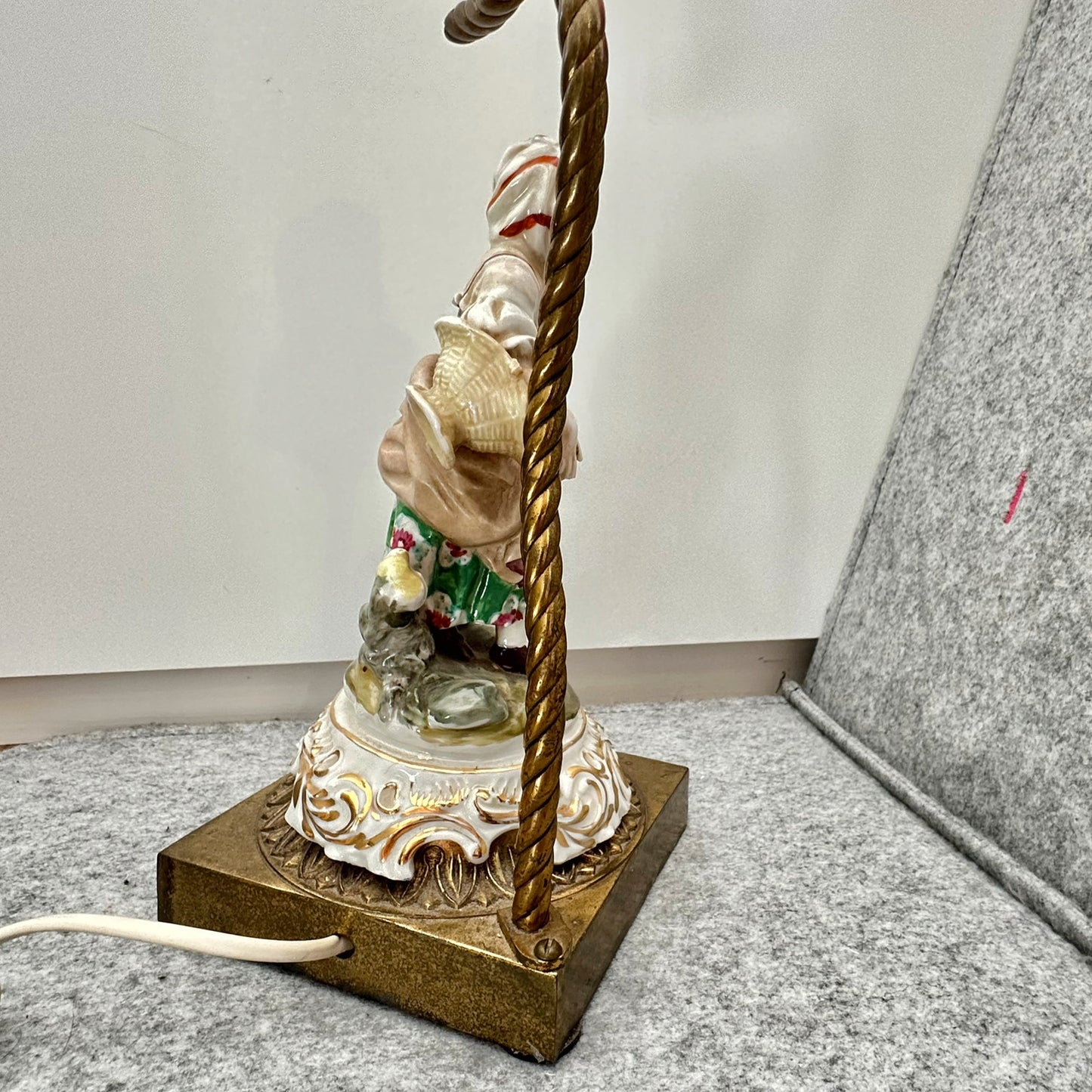 Gammel bordlampe fra ca 1950-tallet
