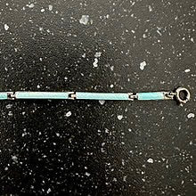 Nydelig armbånd i sølv og emalje i blå av Nils Hansen