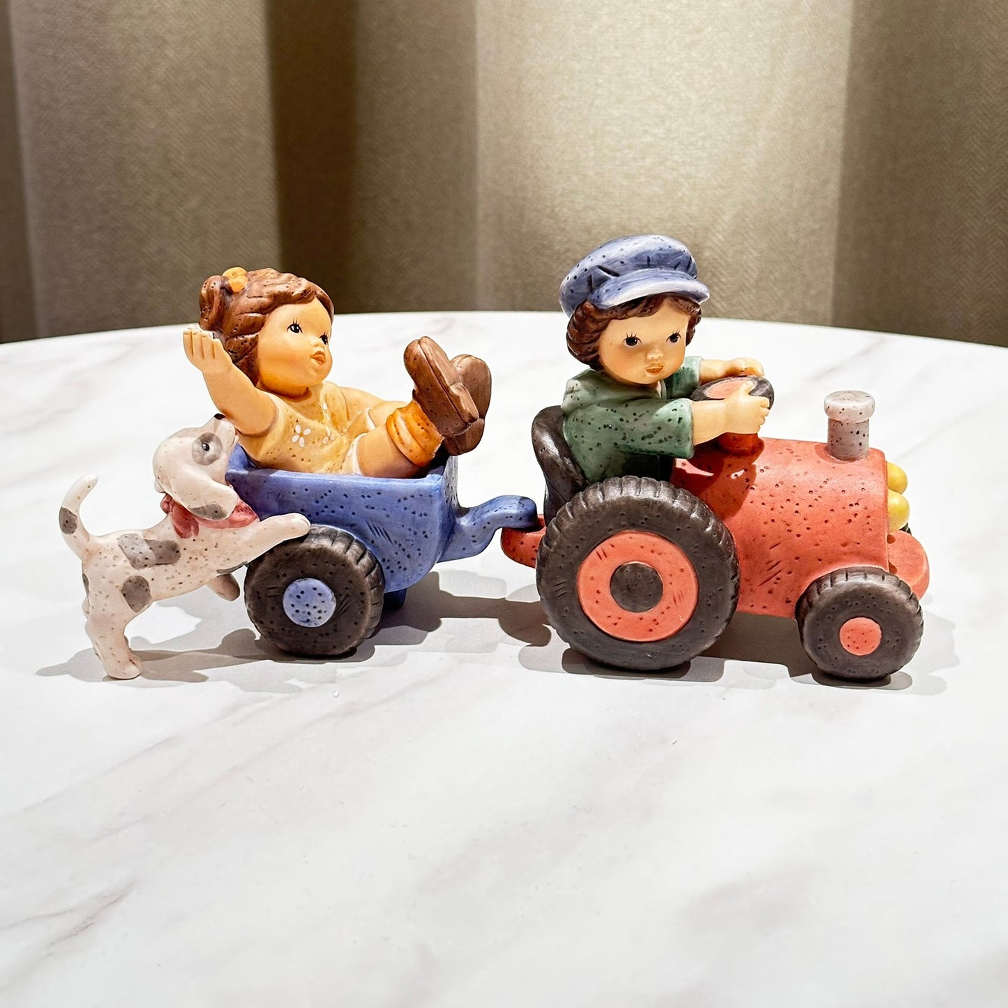goebel porselen "Nina & Mark with tractor" - Limited Edition