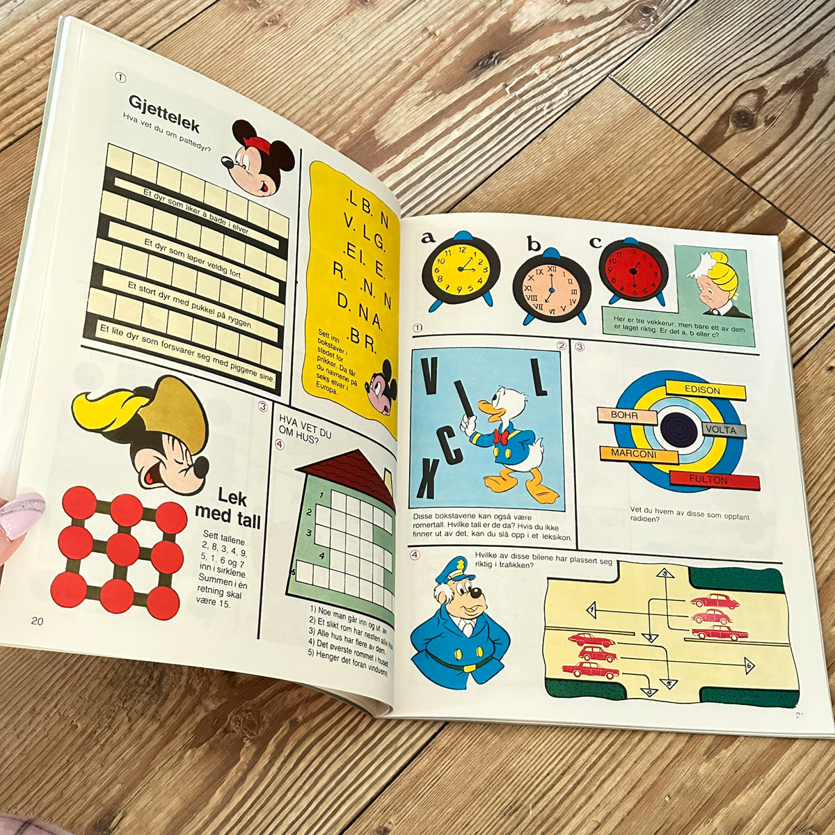 Gammel Aktivitetsbok med Walt Disney fra 1977 - ubrukt !